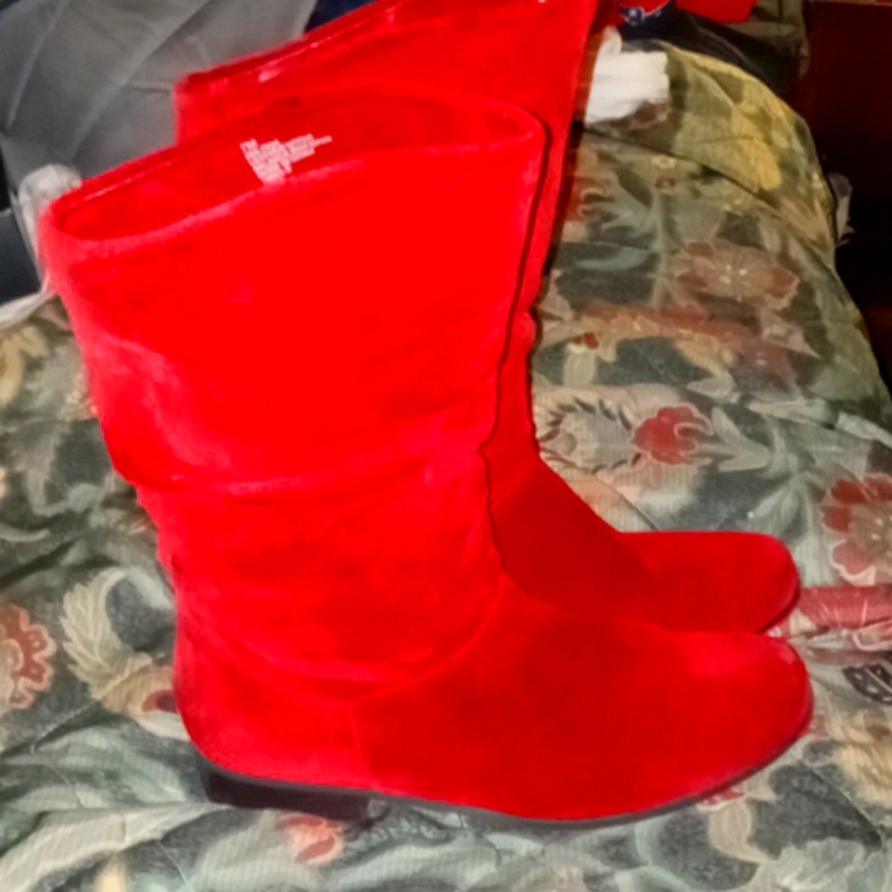 St John's bay mid size 7 Jamie suede red